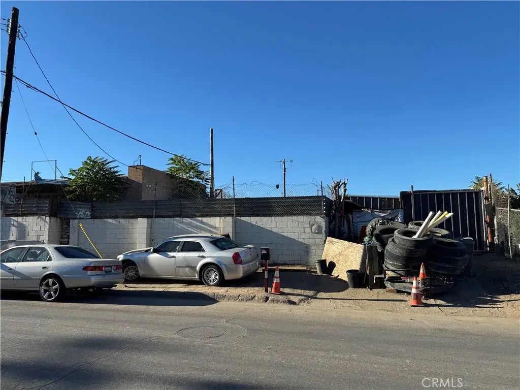 12519 Montague, Pacoima
