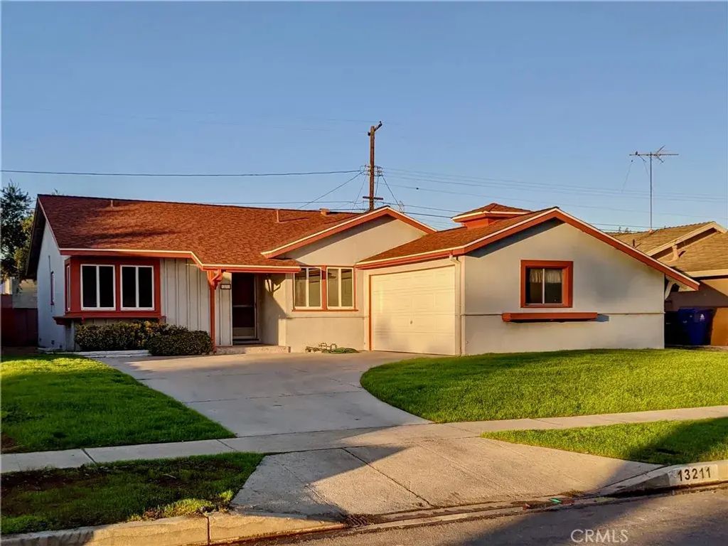13211 Schoenborn Street, Sun Valley