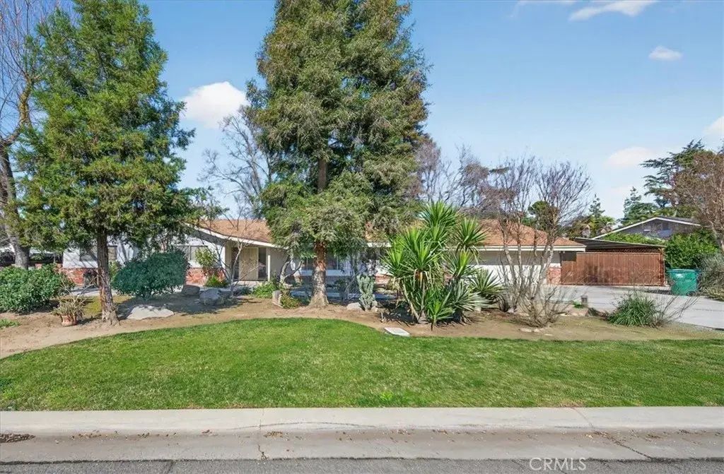 5867 E Club View, Fresno