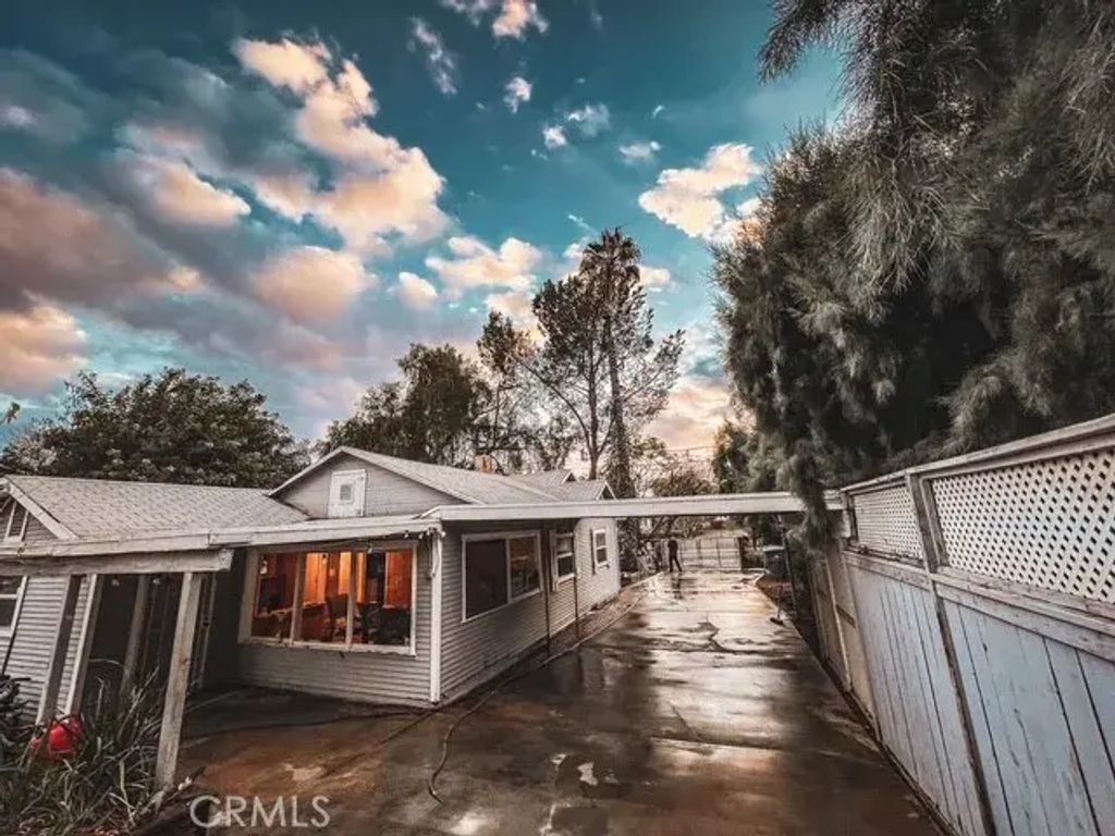 6701 Gaylord, Riverside