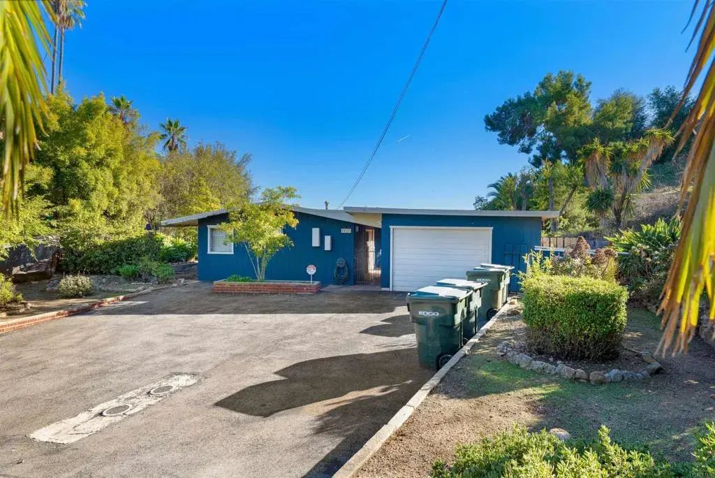 10111 Pinnacle Lane, La Mesa