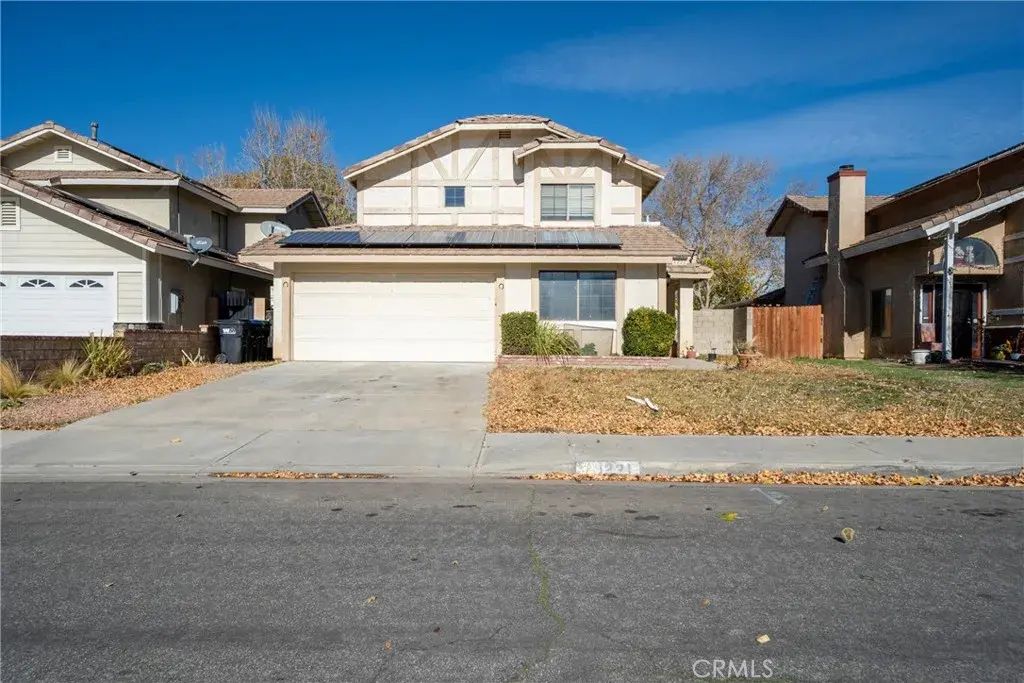 1221 W Avenue H4, Lancaster