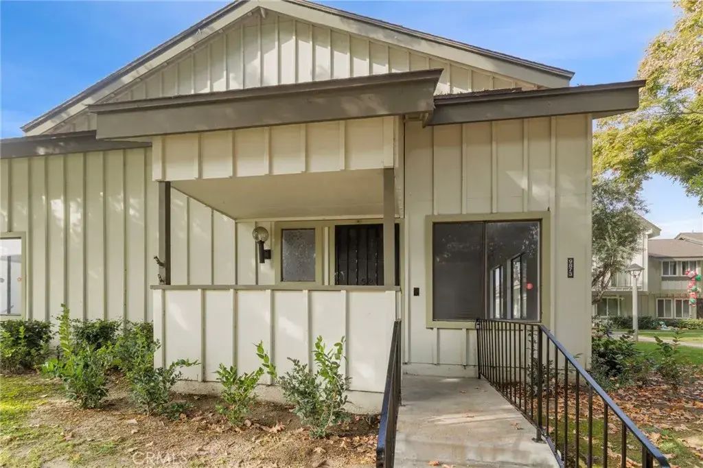 9873 Karmont, South Gate