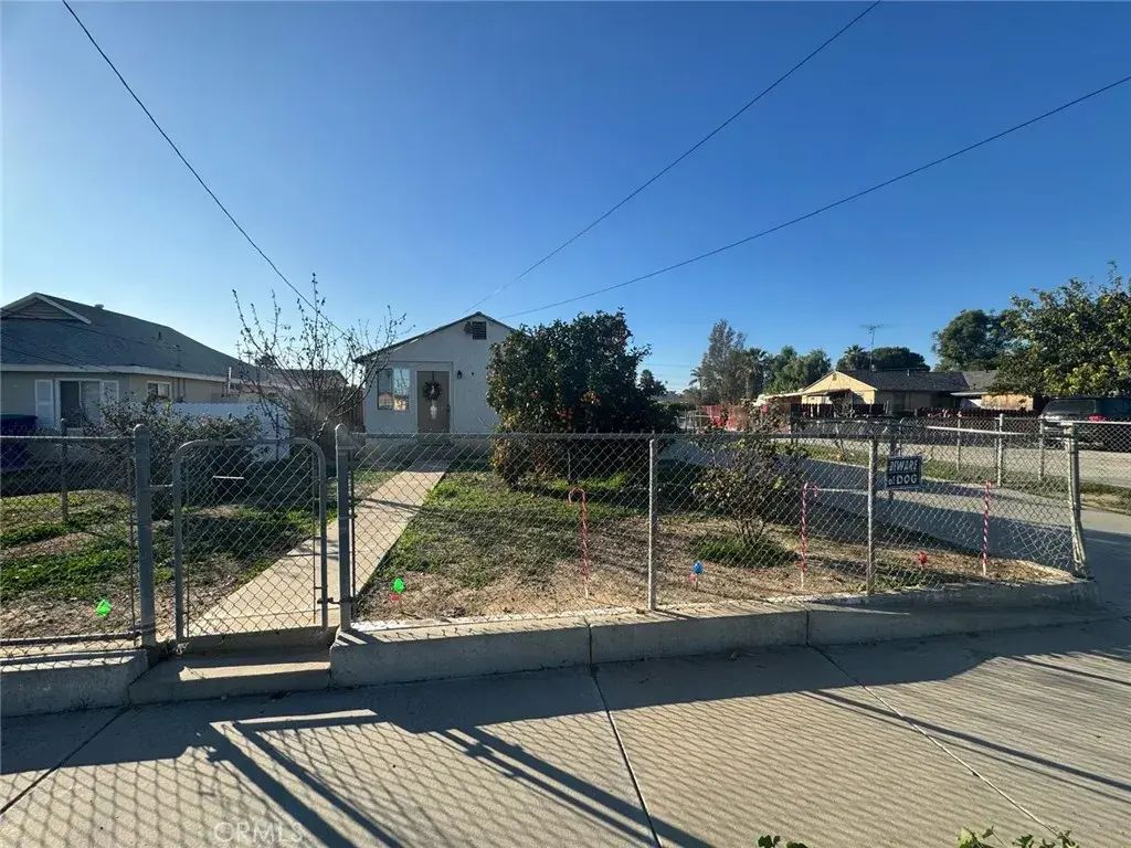 5816 Warren, Riverside