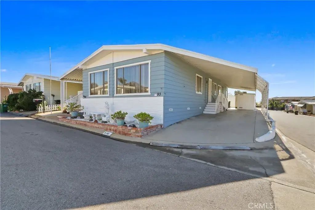3800 Bradford 93, La Verne