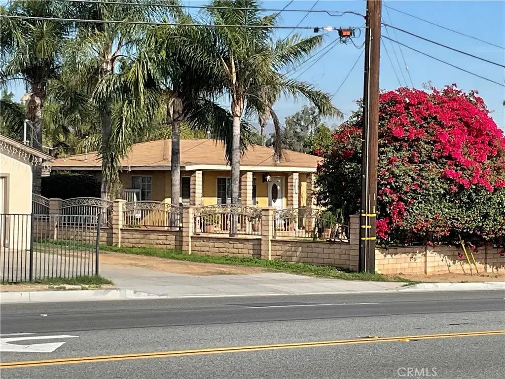 10655 Limonite, Jurupa Valley