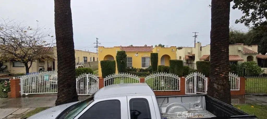 5850 Haas, Los Angeles