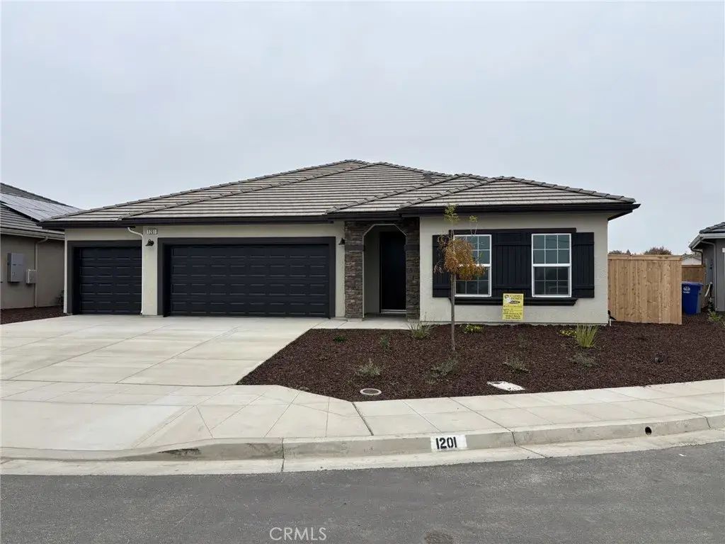 1201 Via Valencia Drive, Madera