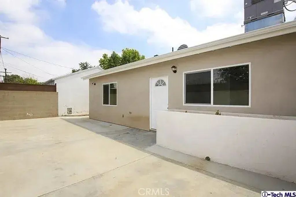 7435 Collett Avenue, Van Nuys
