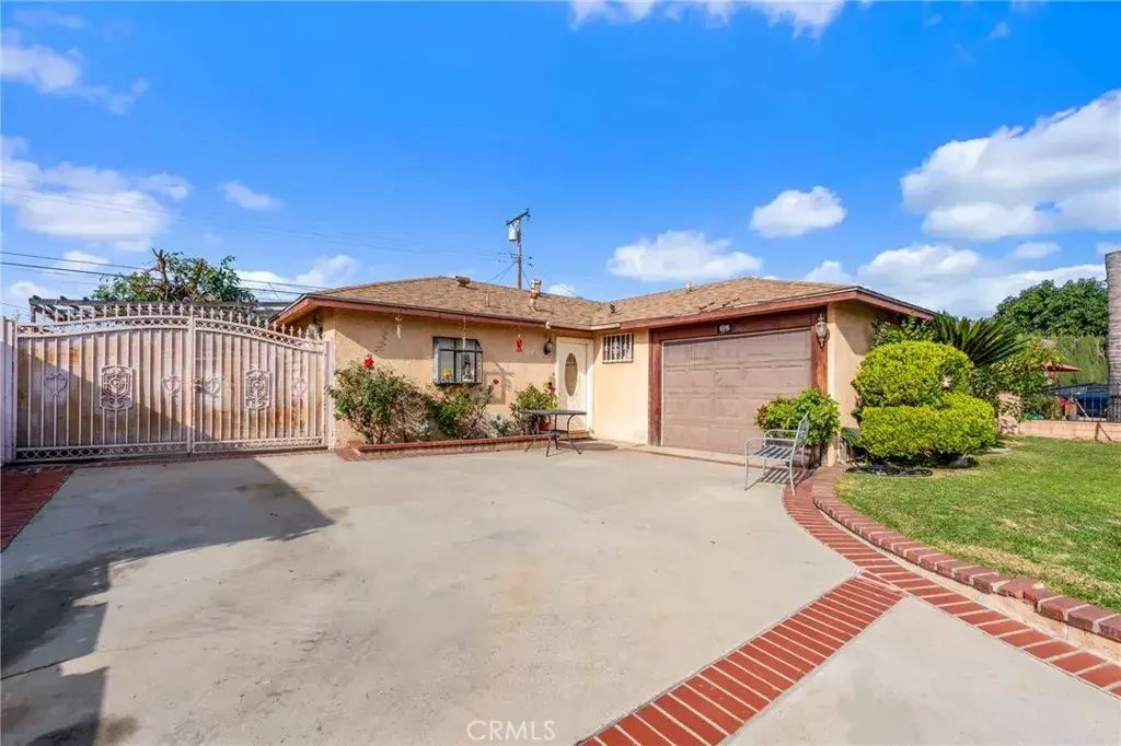 2417 Notre Dame, Pomona