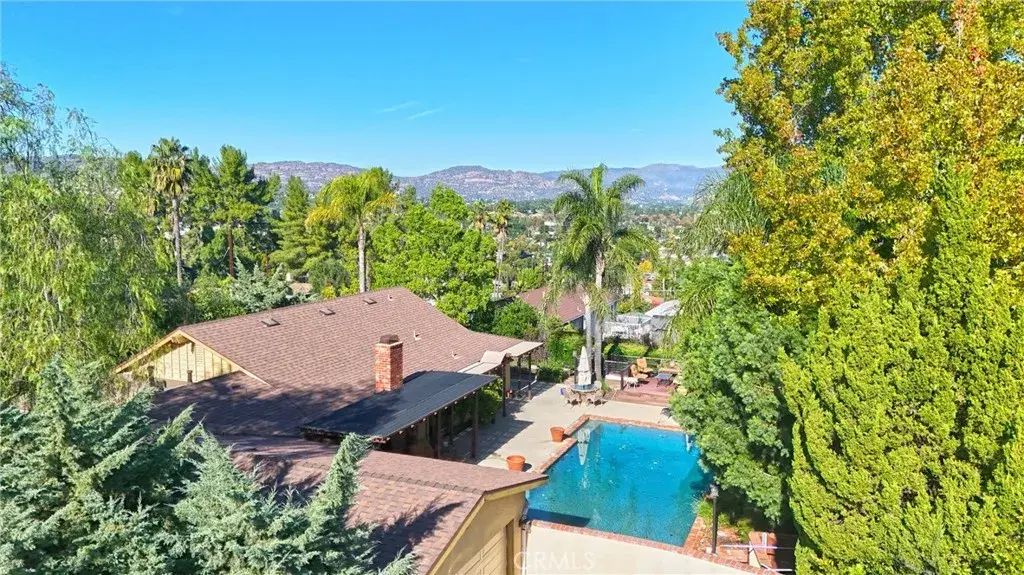23421 Aetna Street, Woodland Hills