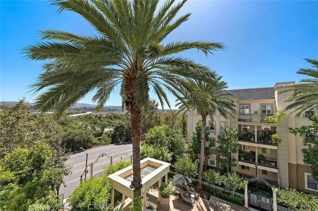 2446 Watermarke, Irvine
