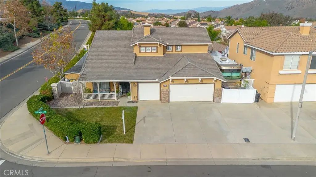 27185 Calendula, Corona