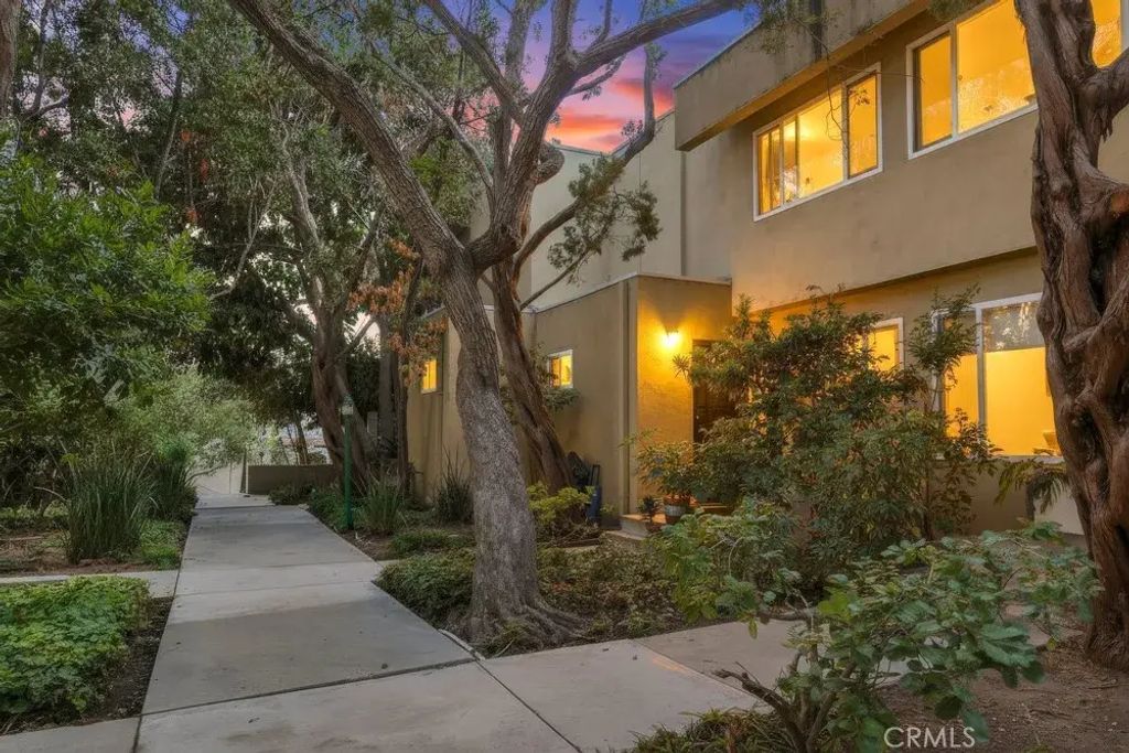 11138 Aqua Vista 43, Studio City