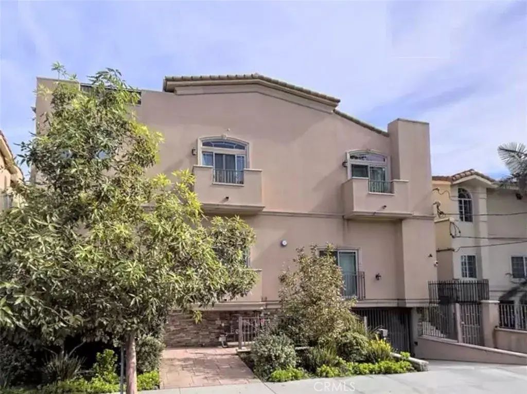 5234 Vantage 105, Valley Village