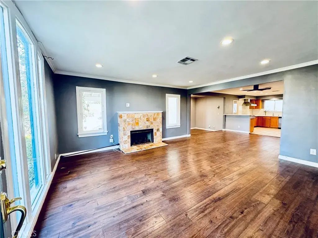 17804 San Fernando Mission, Granada Hills