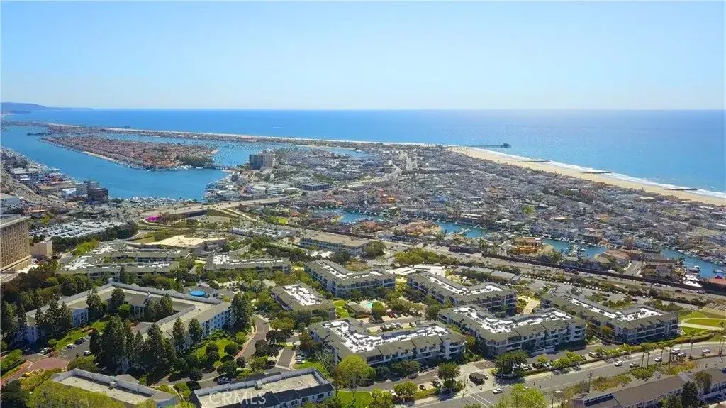 260 Cagney 112, Newport Beach