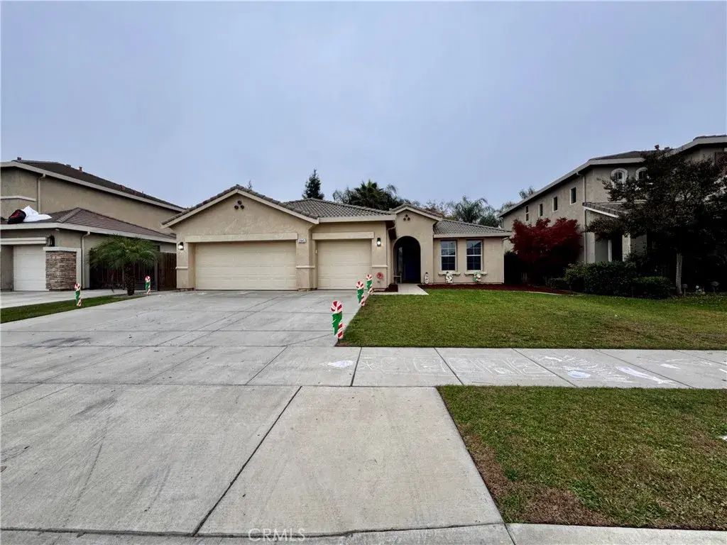 2945 W Vine, Visalia