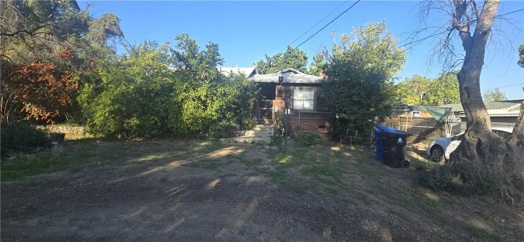 13214 Glenoaks, Sylmar