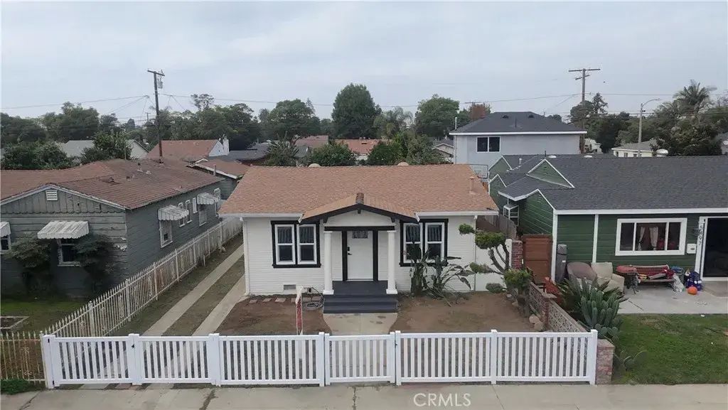 5493 Cerritos, Long Beach