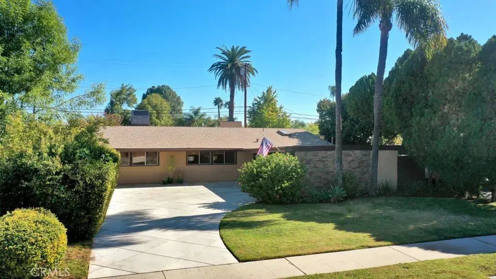 6500 Jumilla, Woodland Hills