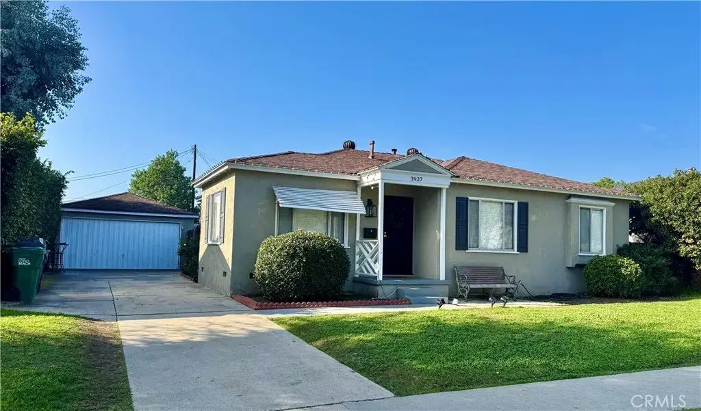 3937 Charlemagne, Long Beach