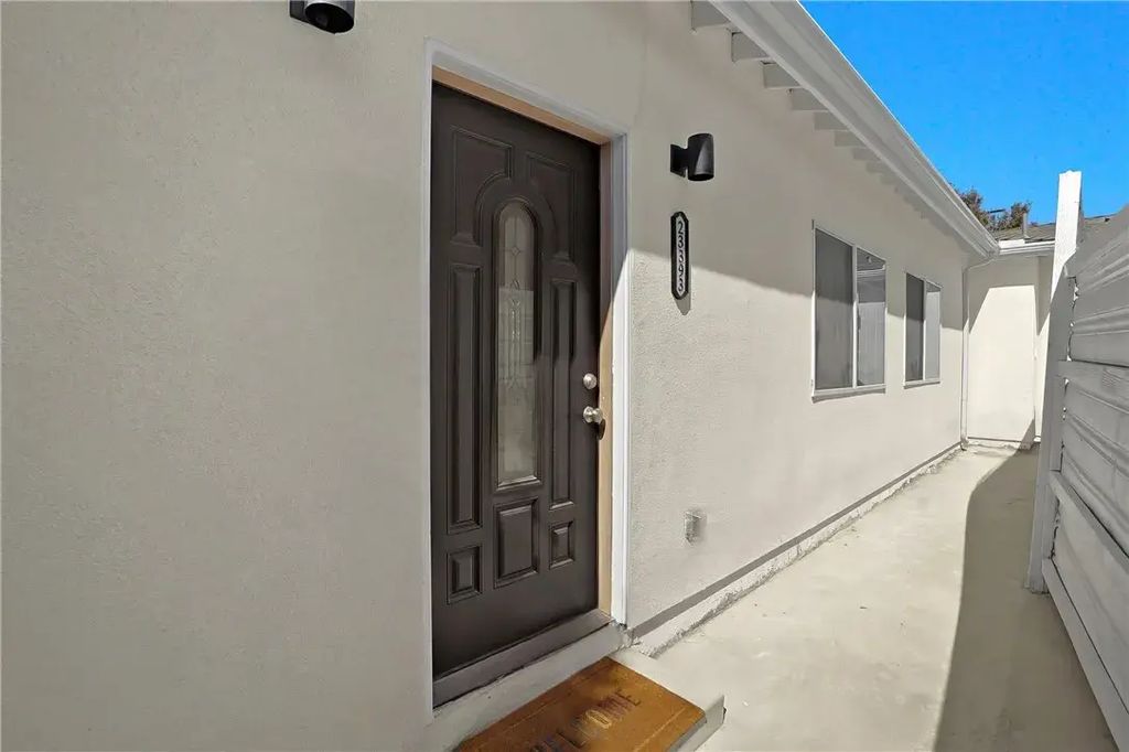 23393 Schoolcraft Street, West Hills