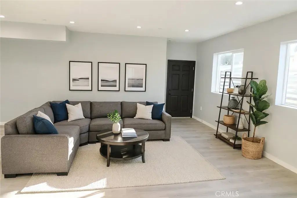 22735 Del Valle Street 3, Woodland Hills