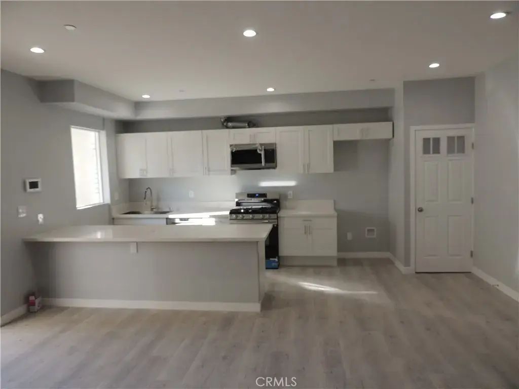 22735 Del Valle Street 1, Woodland Hills