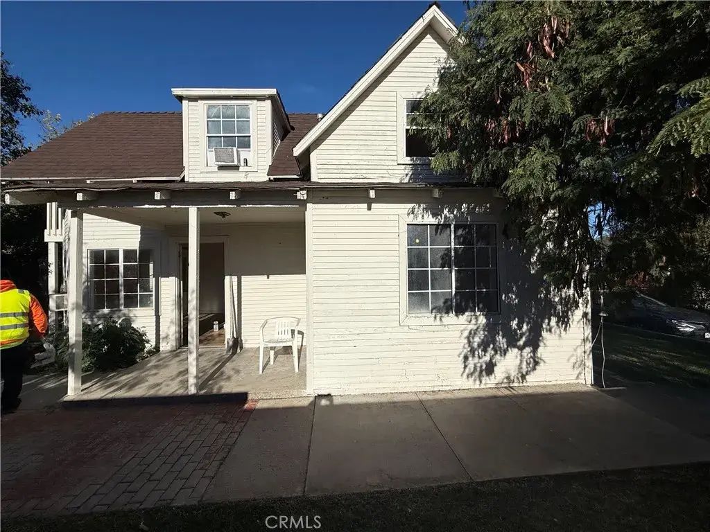 937 Cedar, Corona