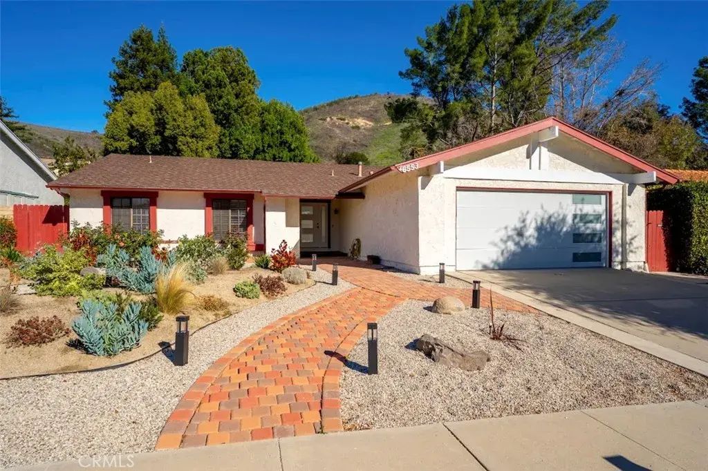 6553 Smoke Tree Avenue, Oak Park