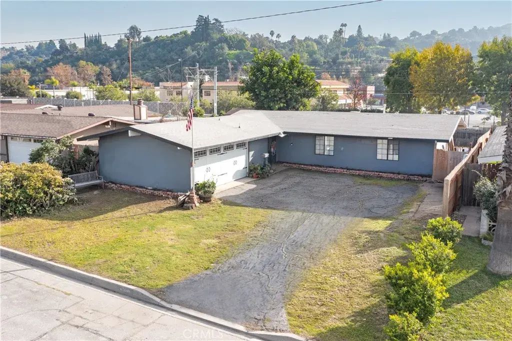 1114 E Lemon, Glendora