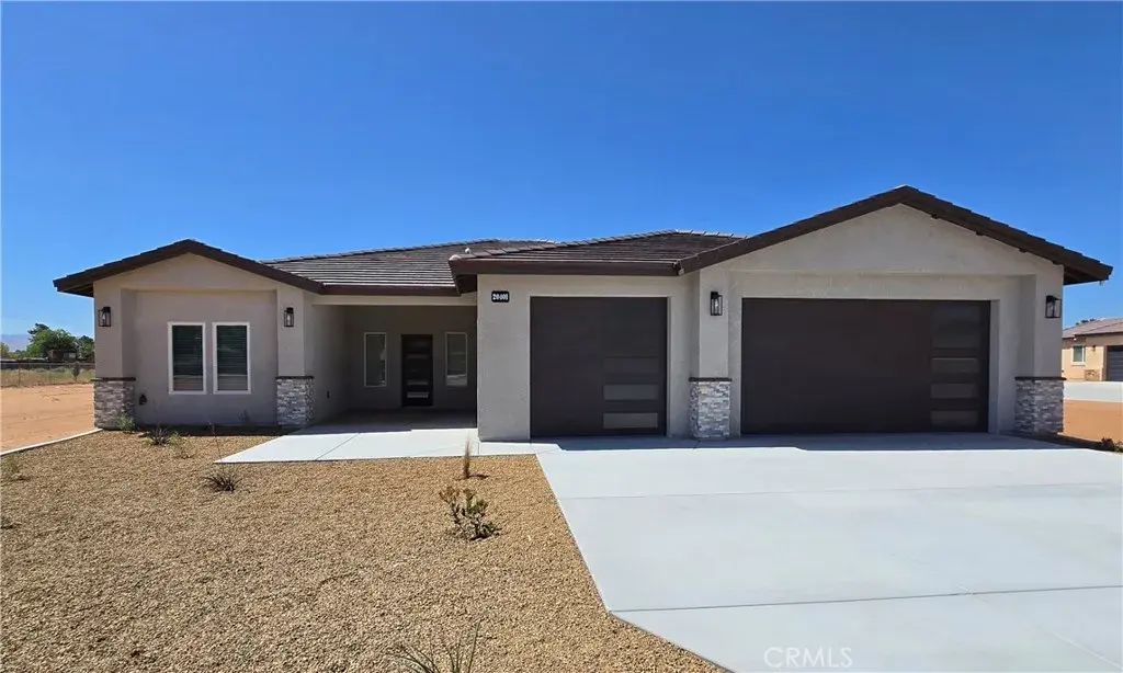 20401 Tonawanda Road, Apple Valley