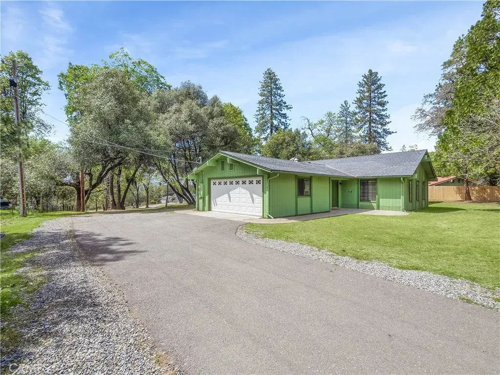52092 Road 423, Oakhurst