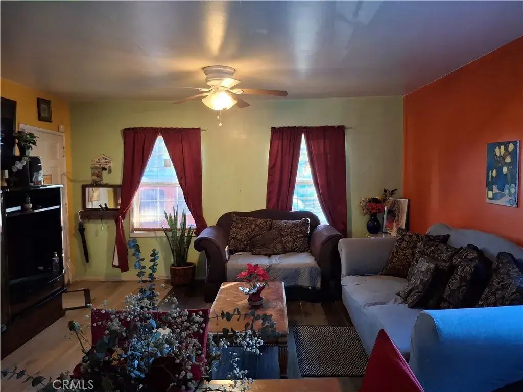 8024 Katherine, Panorama City