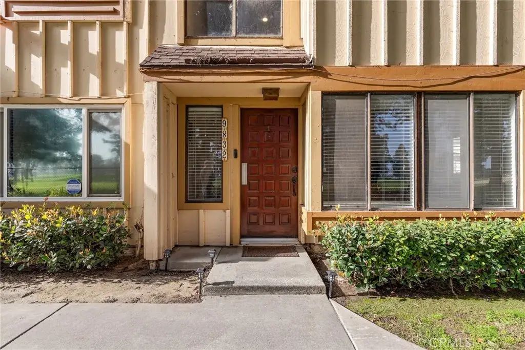 9832 Karmont Avenue, South Gate