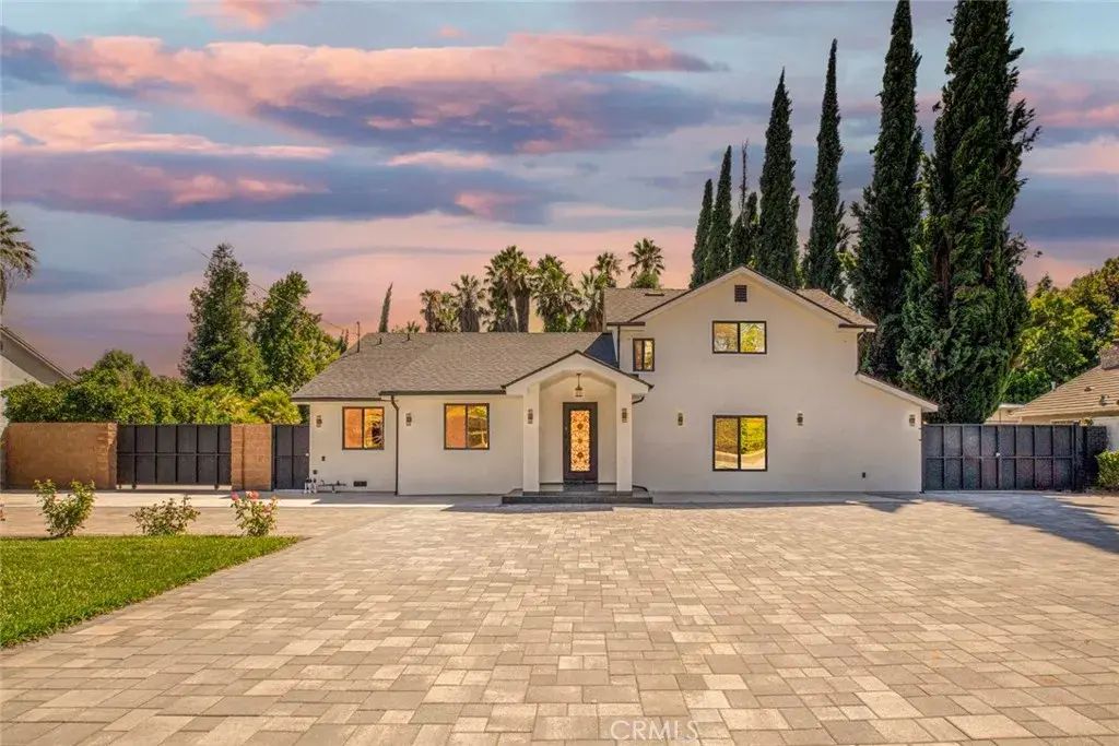 17800 Raymer Street, Sherwood Forest