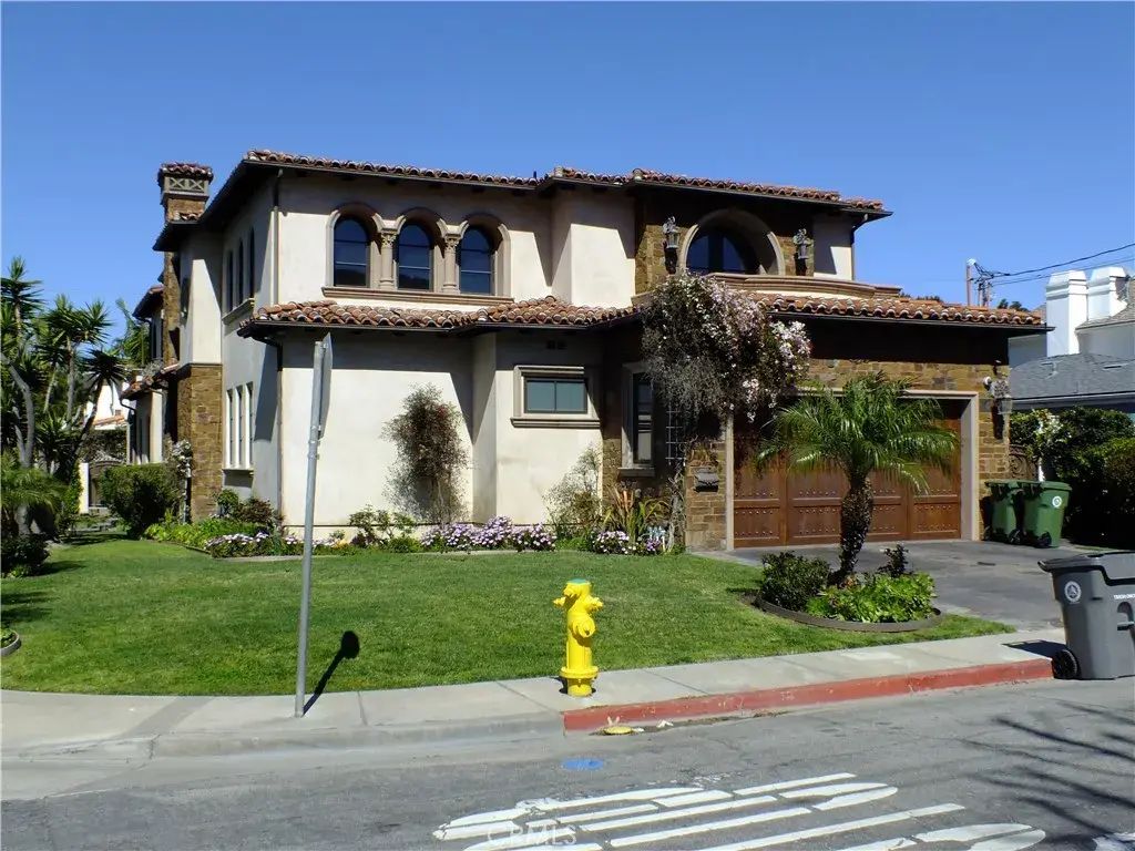 903 10th Street, Manhattan Beach