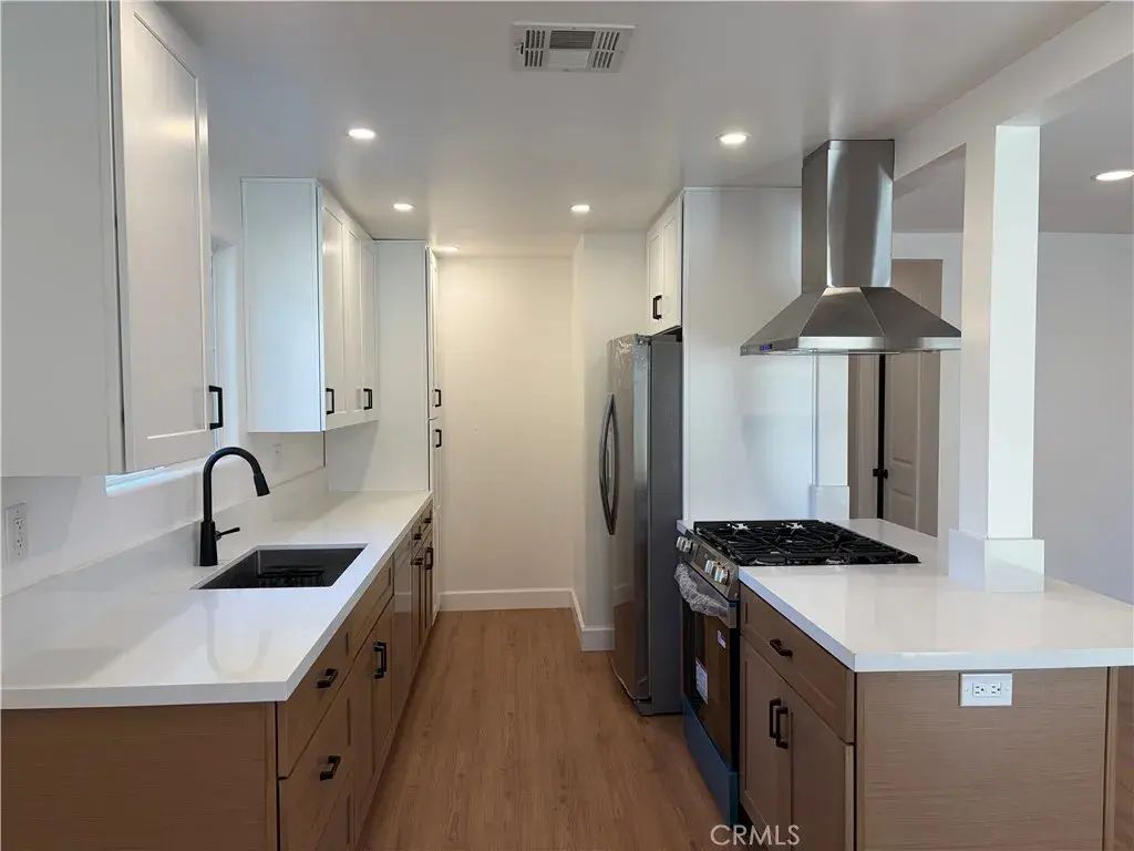 7101 Fallbrook Avenue, West Hills