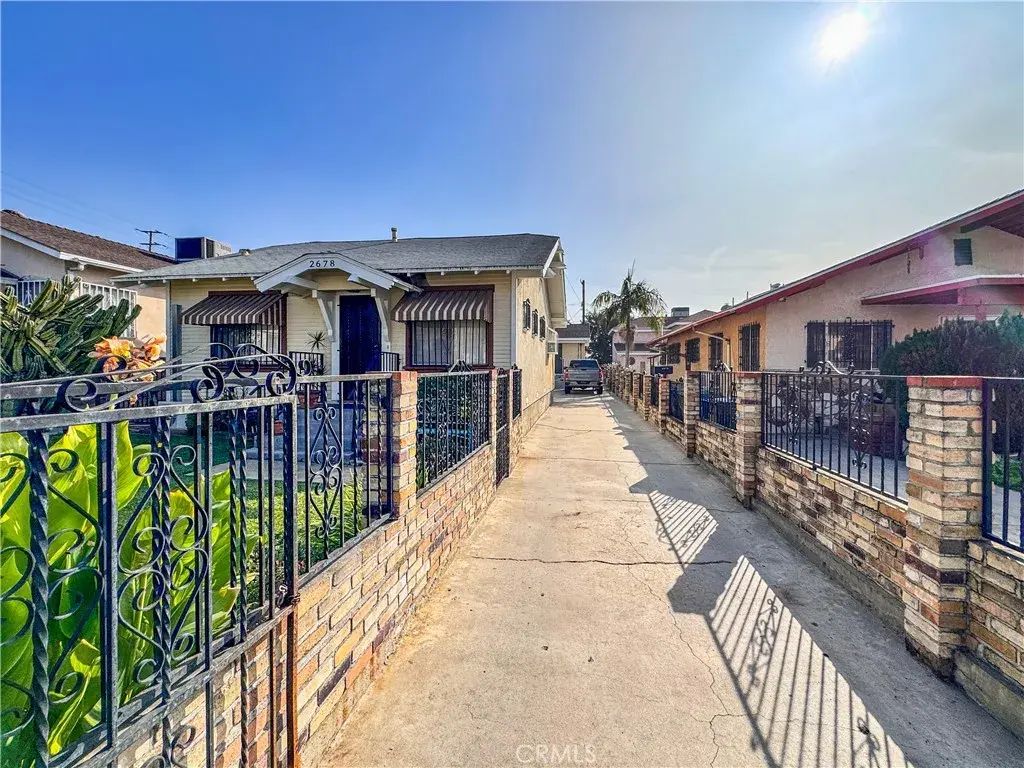 2676 Roseview, Los Angeles