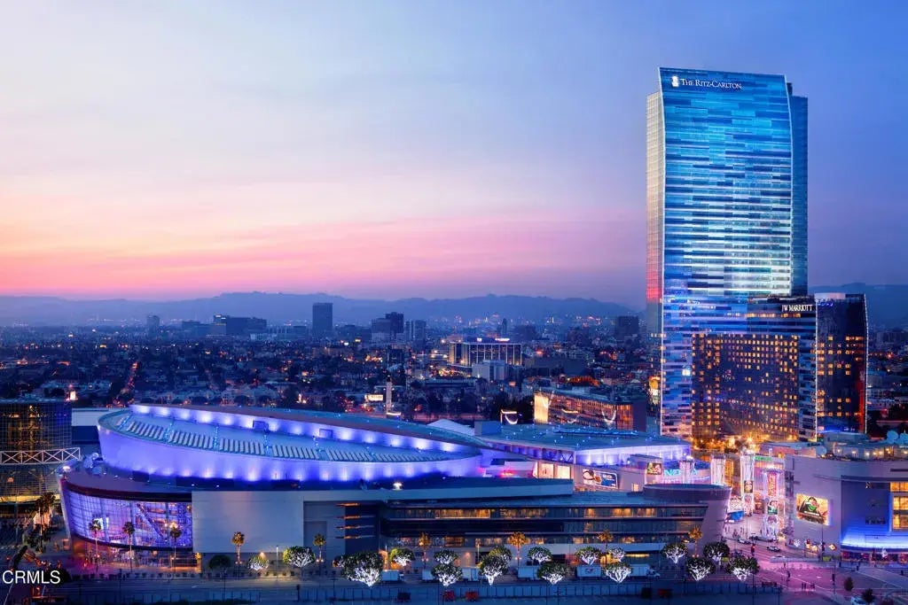 900 W Olympic Boulevard 36j, Los Angeles