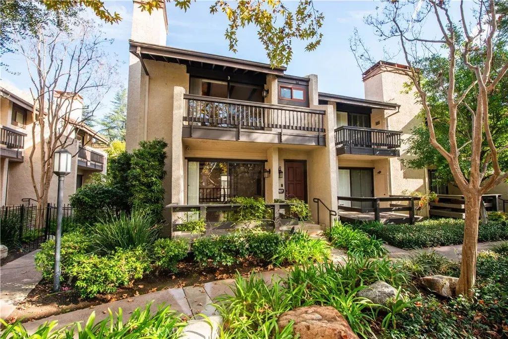 5711 Owensmouth 127, Woodland Hills