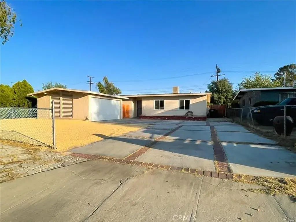 1408 W Avenue H15, Lancaster