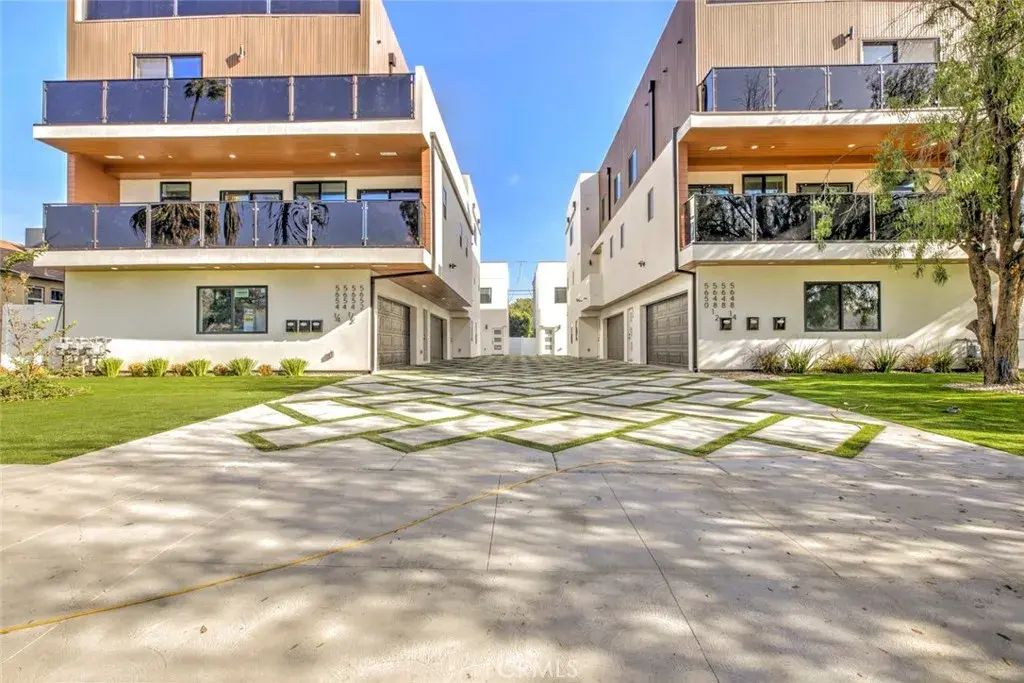 5648 Cartwright Avenue, North Hollywood