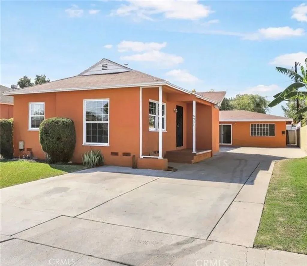 6933 Belhurst Avenue, Long Beach