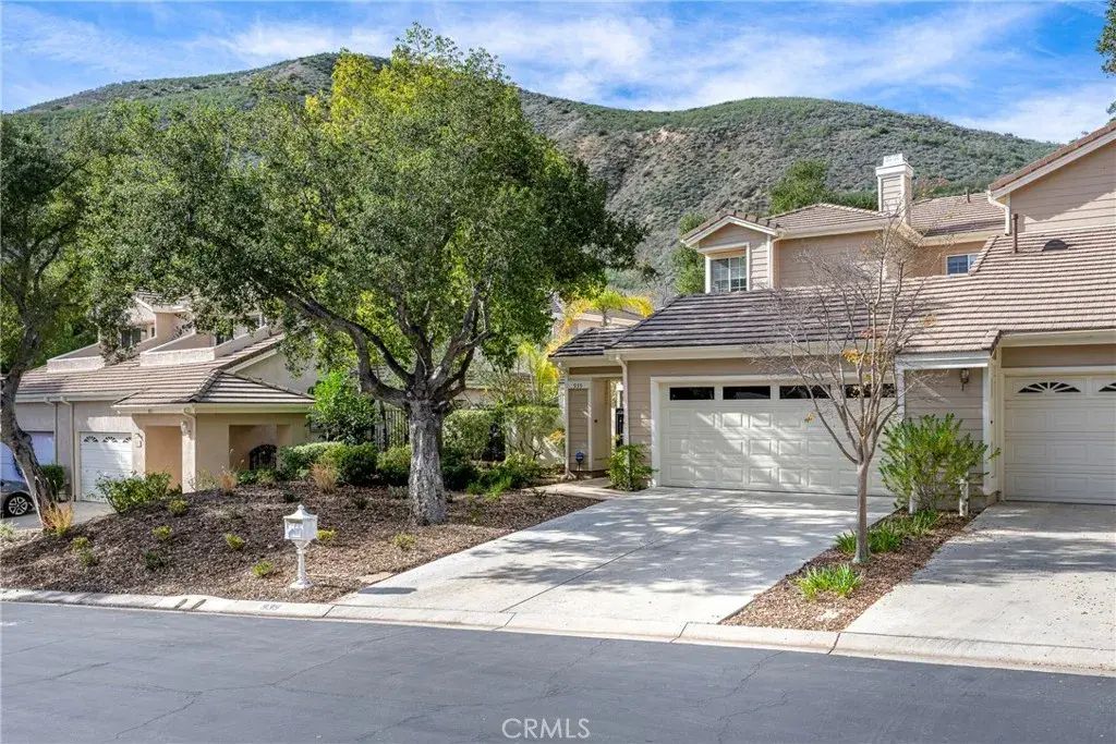 939 Blue Mountain, Westlake Village