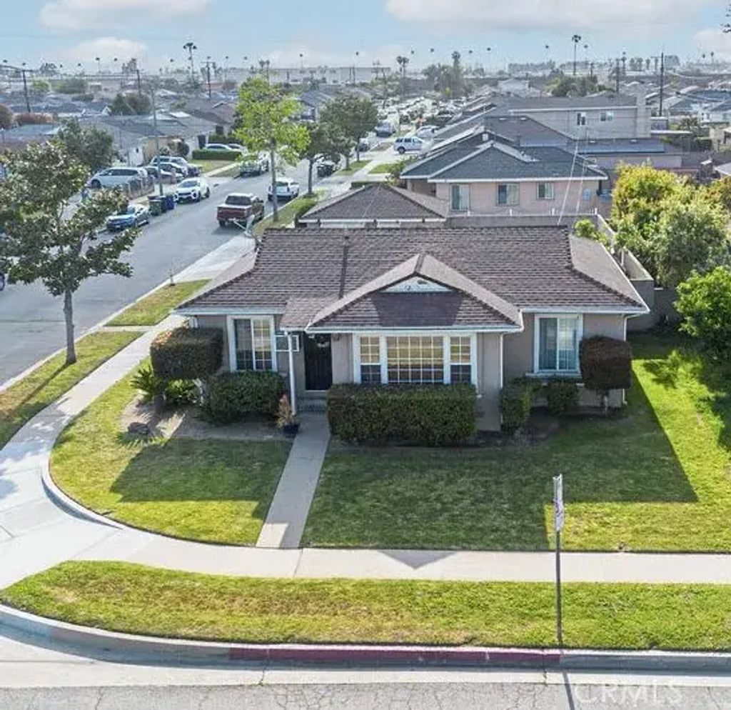 13719 S San Pedro, Los Angeles