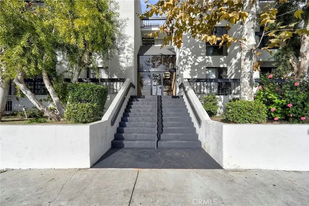 15335 Magnolia 216, Sherman Oaks