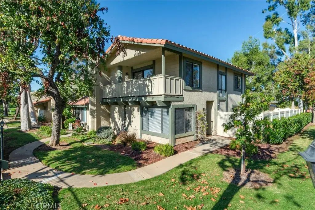 1517 Camelot, Corona