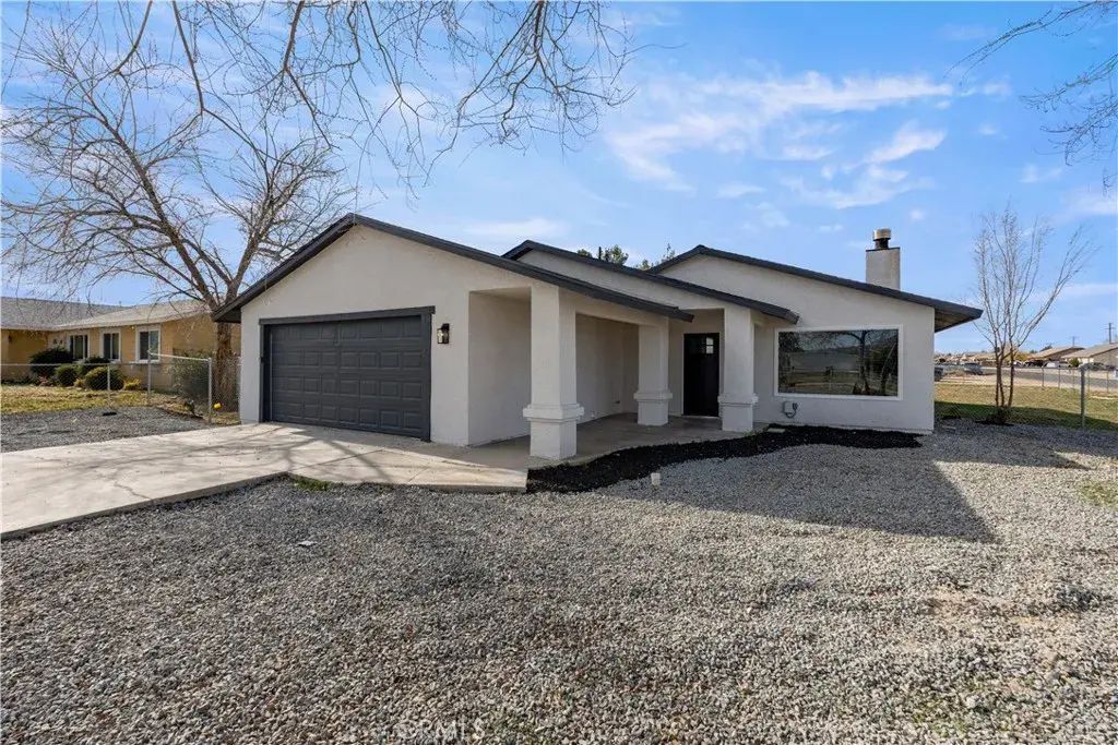 12850 Lakota Rd, Apple Valley